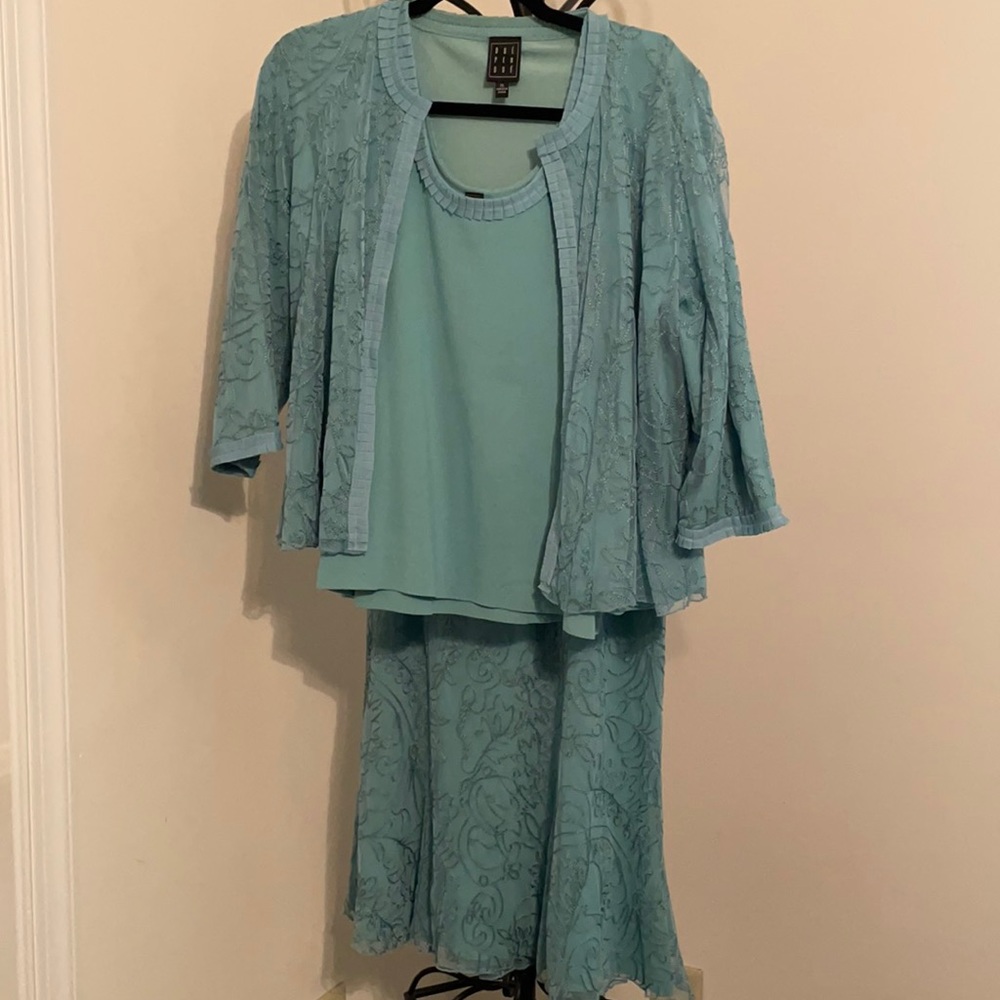 3 piece beautiful teal green set.